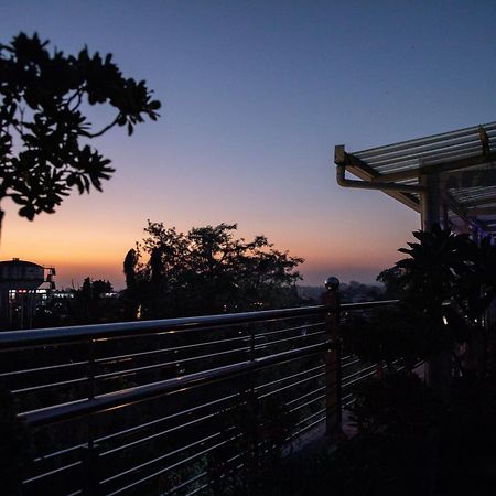 Hotel Alaya เดห์ราดุน ภายนอก รูปภาพ
