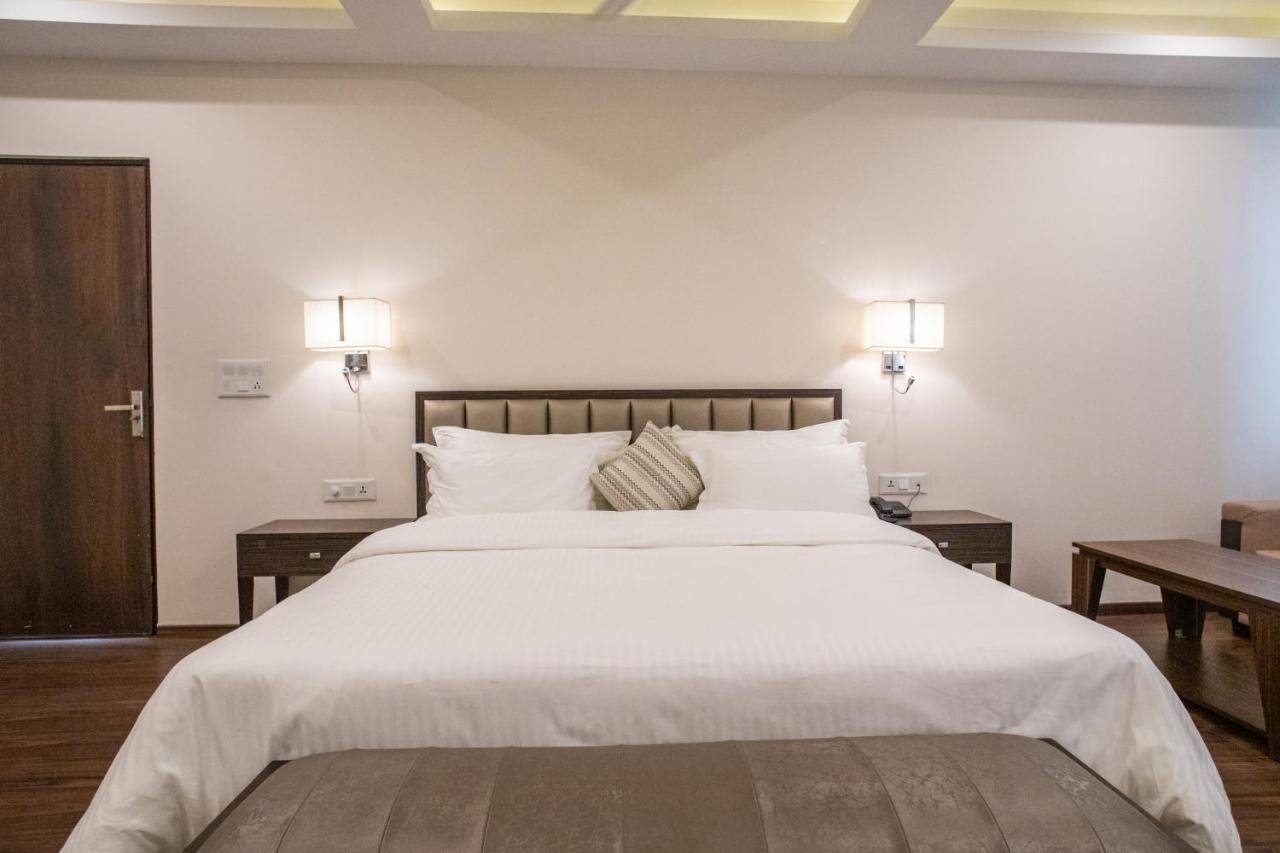 Hotel Alaya เดห์ราดุน ภายนอก รูปภาพ