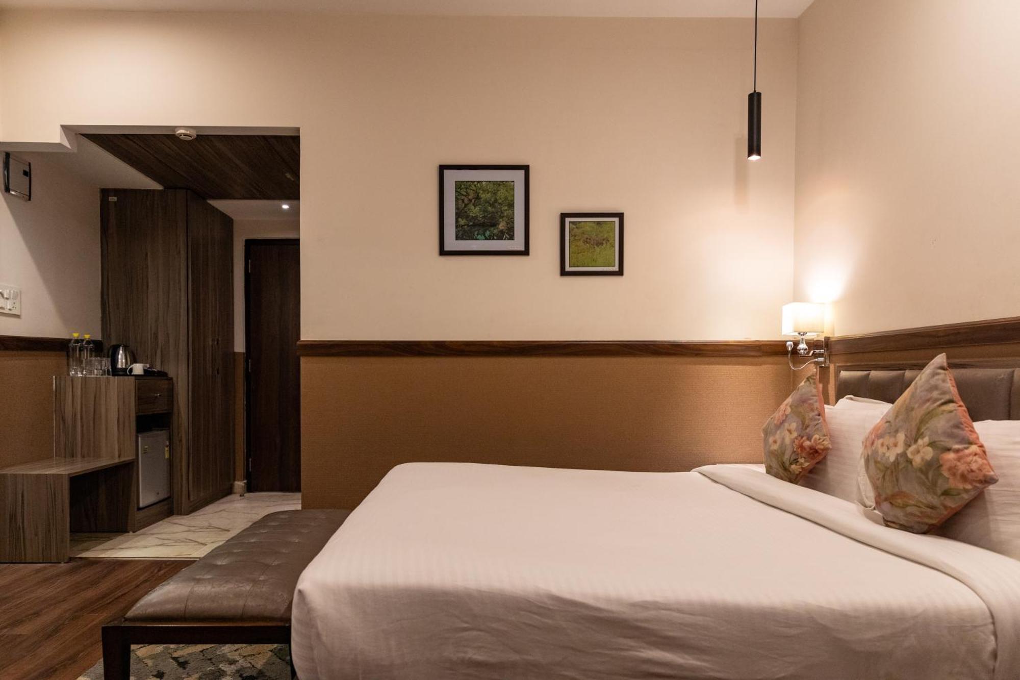 Hotel Alaya เดห์ราดุน ภายนอก รูปภาพ
